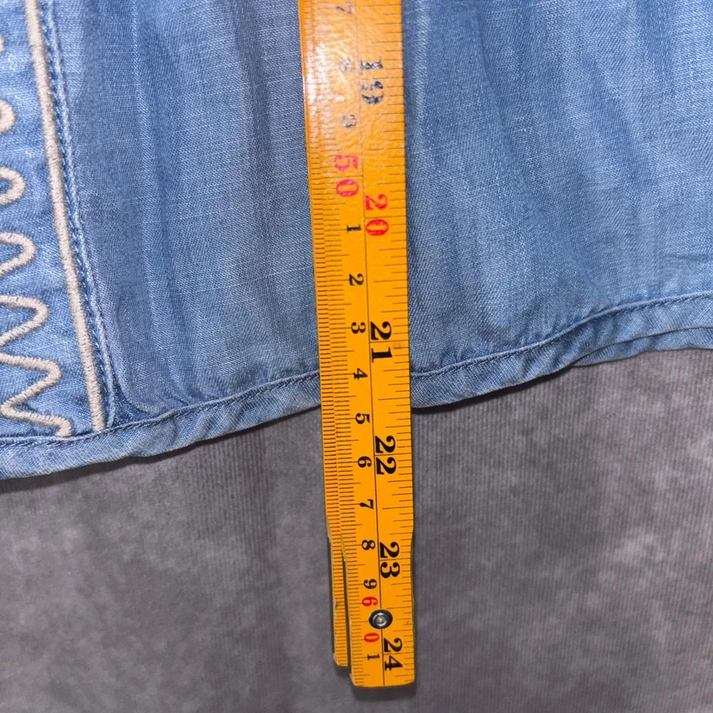 Chico's Small Blue Boho Embroidered‎ Denim Jacket CHICO's Chambray Lightweight